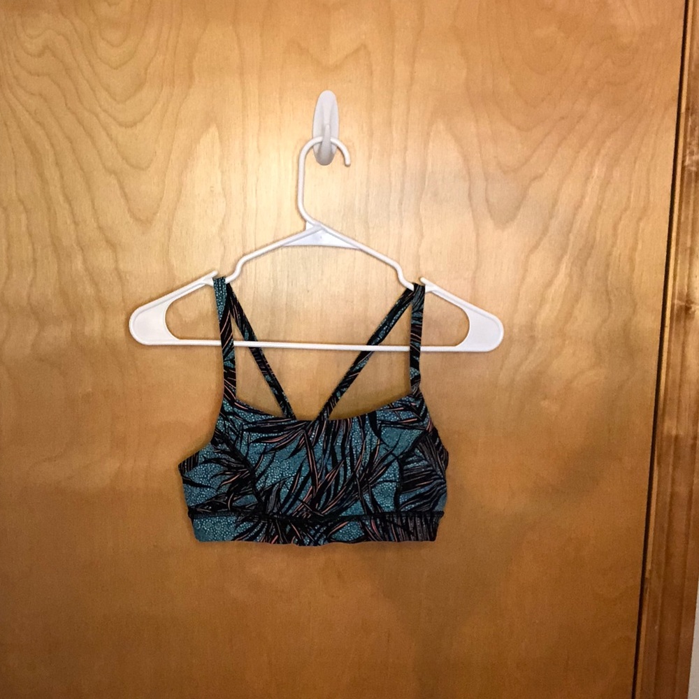 Lululemon sports bra, size 2-4(estimate)